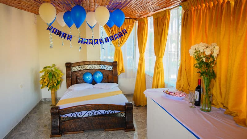 Standard room with queen bed